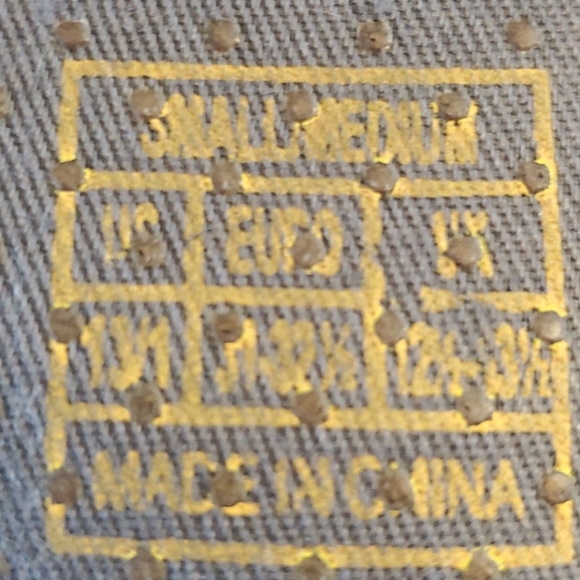 Kids Shark slippers1 - Picture 6 of 7